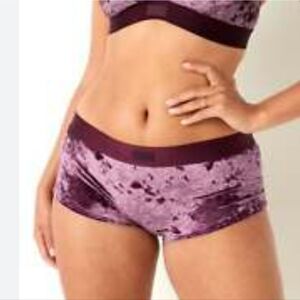 🎁 Pink Victoria's Secret Velour Shorts in Pink